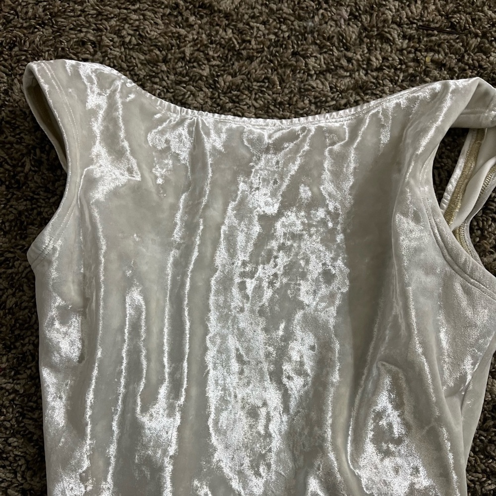 White velvet luckyleo RESERVED FOR @lchall1220 do not buy